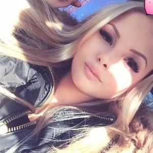 Meet your Posher, Cynthia